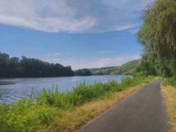 Auf dem Main-Radweg ging es entspannt Richtung Hauptziel des Tages ….